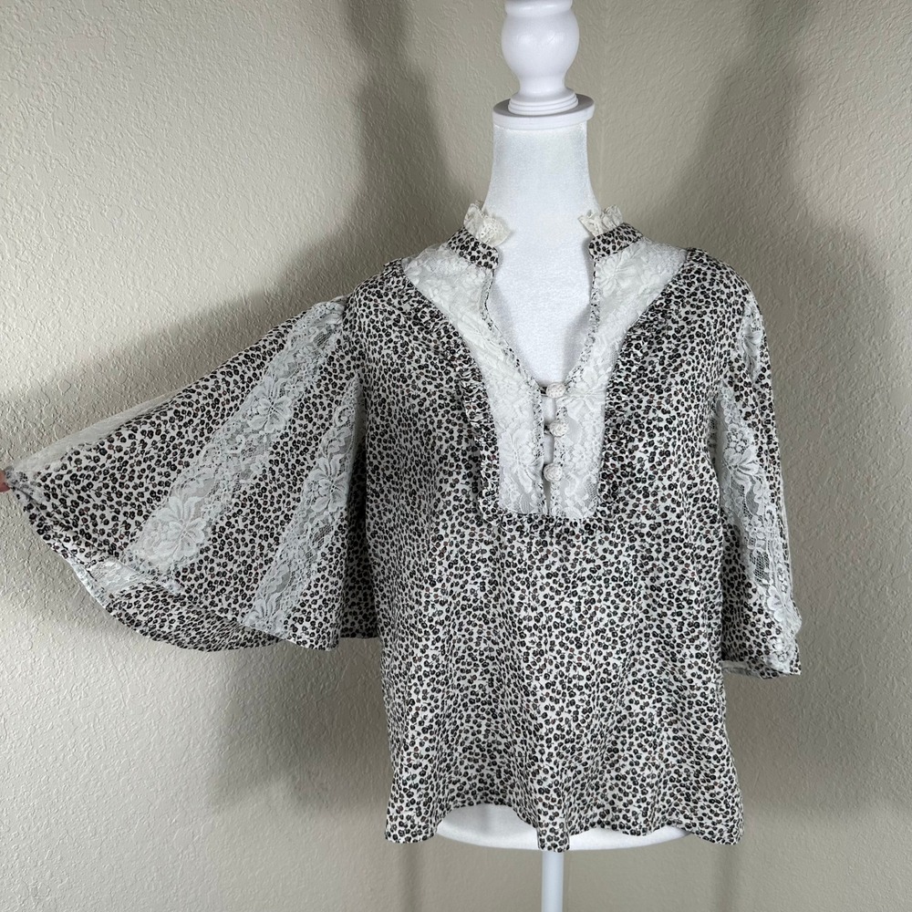 Anthropologie Blouse Women Small Gray Floral Lace Trim Boho Cottagecore Top‎ - Picture 2 of 6